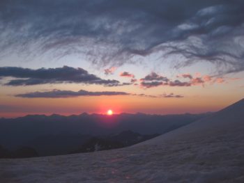 meteorologia-montaña-nubes-aneto-amanecer