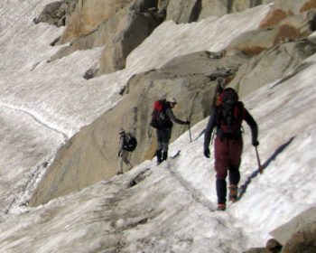 material-piolet-y-crampones-glaciar-aneto-montaña